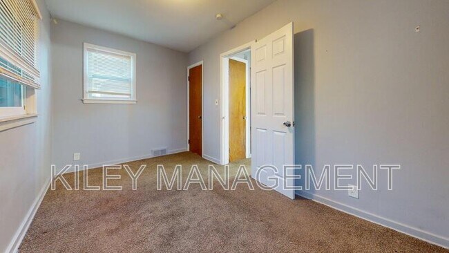 Foto del edificio - 16894 Hubbell Ave