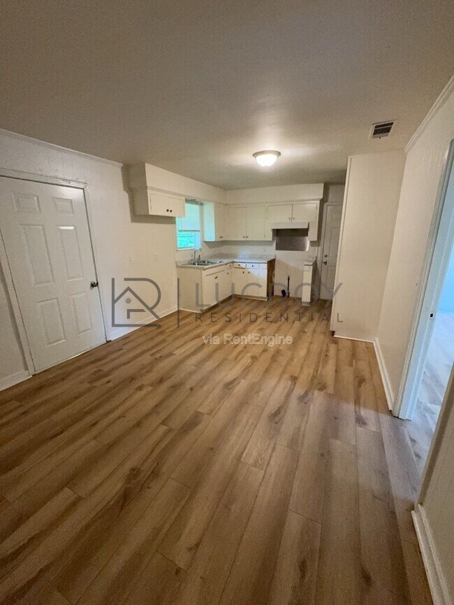 Building Photo - 1513 Maria Dr