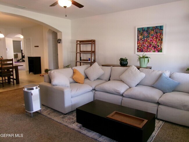 Building Photo - 6445 Villaggio Dr