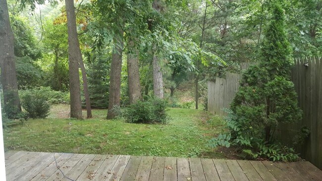 Building Photo - 24 Deer Run Dr