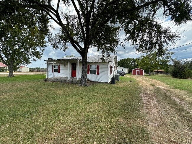Building Photo - 917 FM247