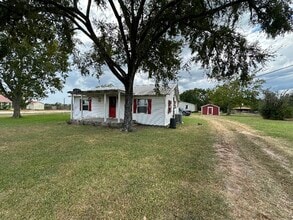 Building Photo - 917 FM247