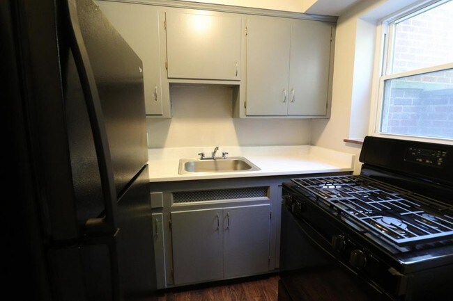 Building Photo - 4101 Ridge Road #05