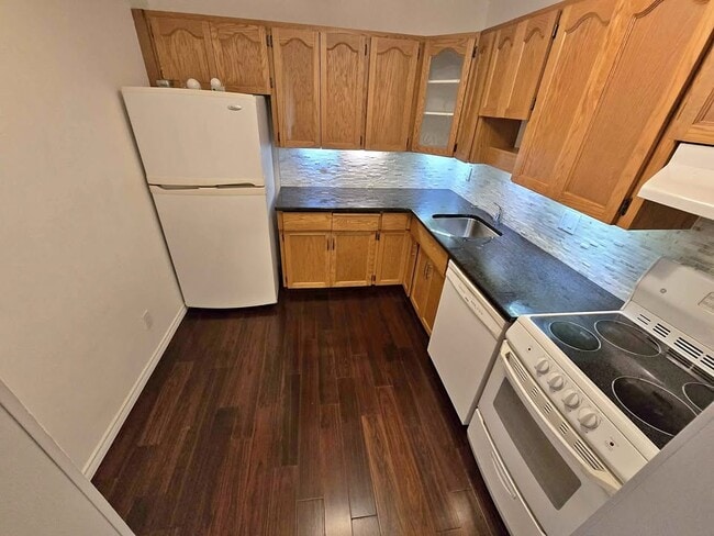 Building Photo - 301 Burland Ave