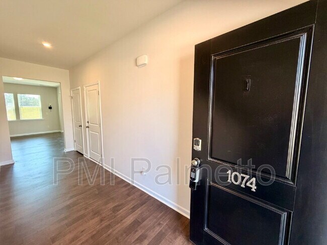 Foto del edificio - 1074 Cornelia St
