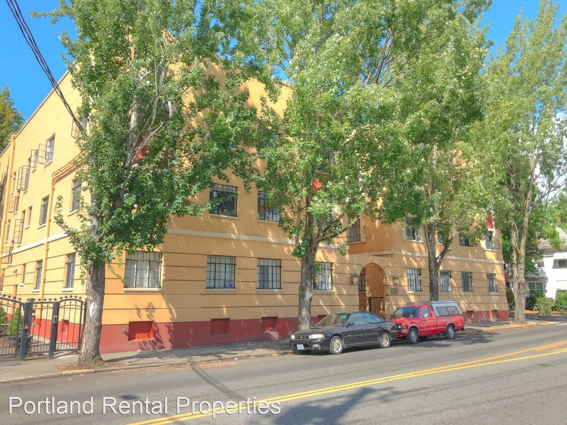 Primary Photo - Studio, 1 bath House - 2829 SE Belmont St....