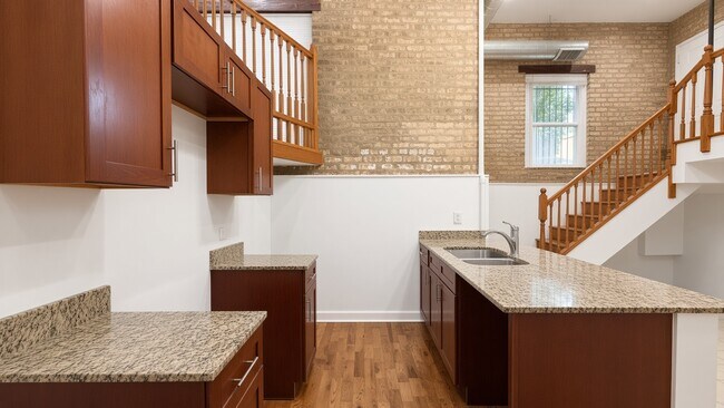 Building Photo - 2042 W Touhy Ave