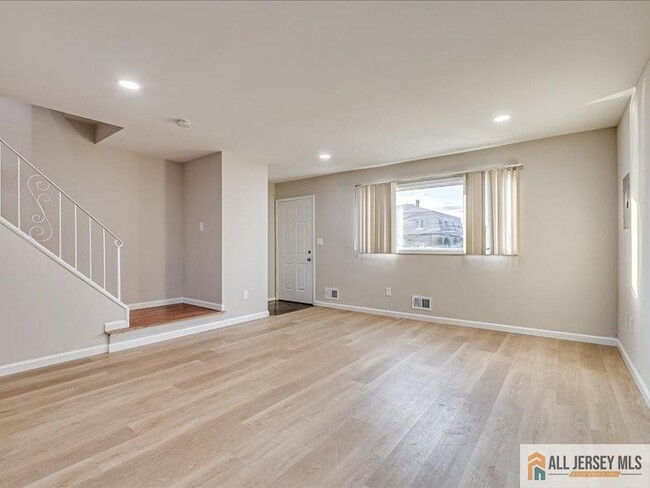 Building Photo - 11 Hyde Ave