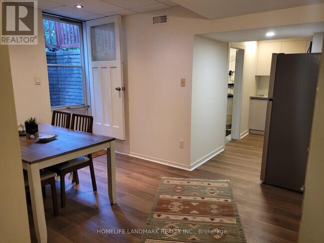 Photo du bâtiment - 30 Sumner Heights Dr