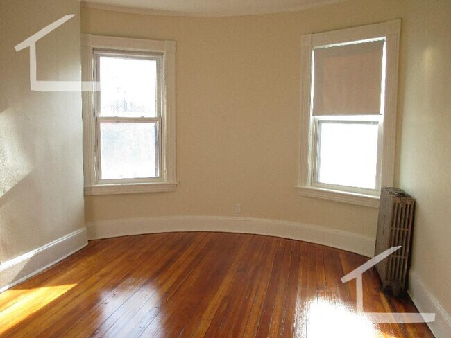 Foto del edificio - No Brokers Fee, No Security Deposit, Heat ...