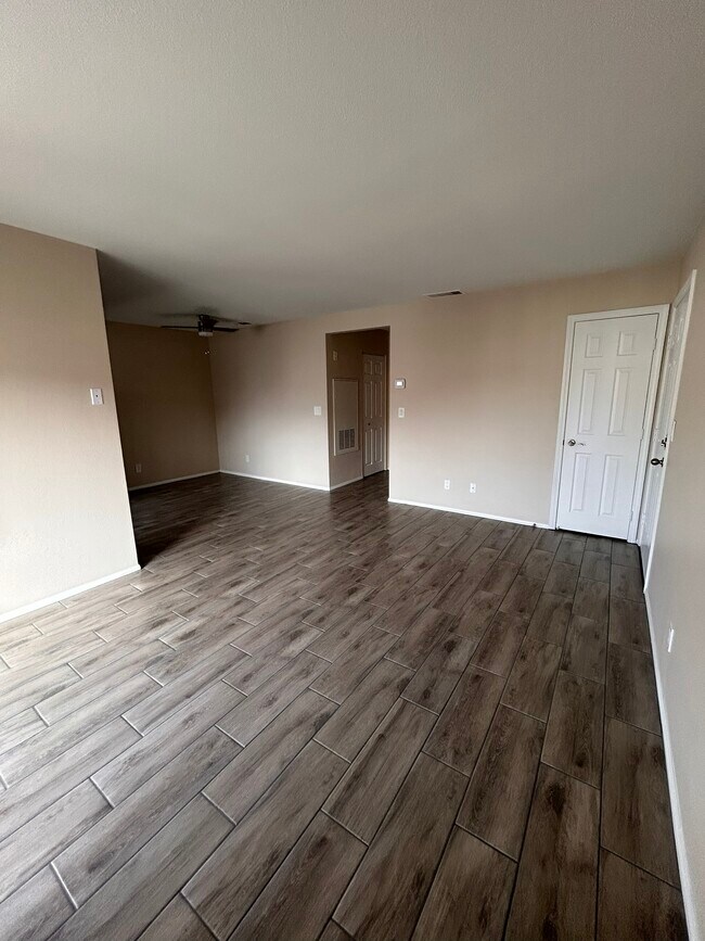 Foto del edificio - 7300 Pirates Cove Rd