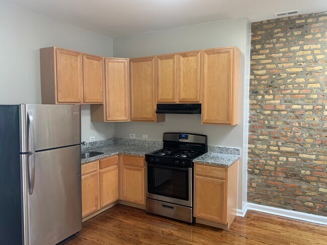 Cocina - 2833 W Warren Blvd