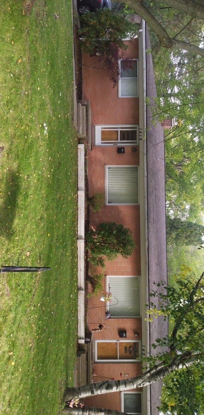 Building Photo - 1421 Albert Ave