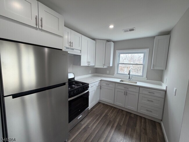 Building Photo - 37 Quaid St