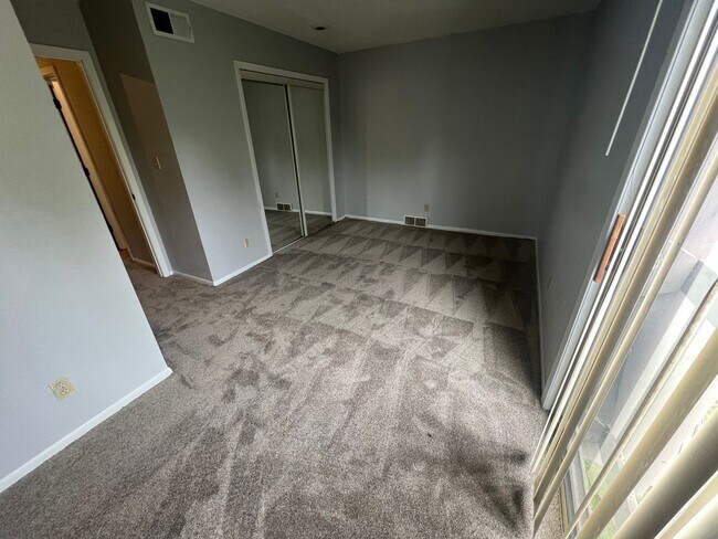 Foto del edificio - Charming 2bd  1.5ba home in South KC