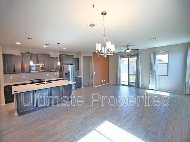 Building Photo - 18450 W Louise Dr