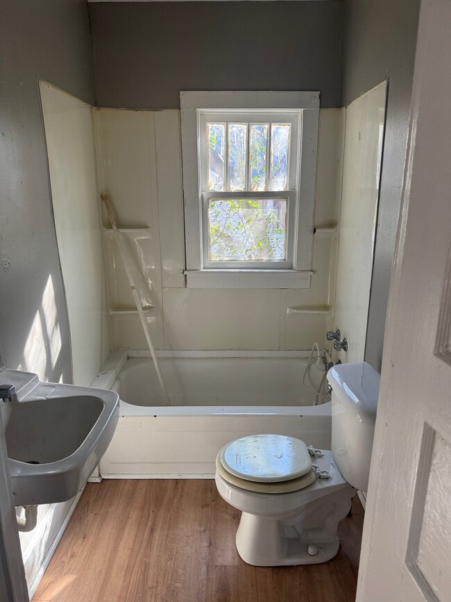 Building Photo - 2931 Gurnee Ave