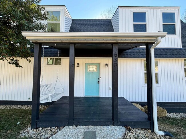 Photo - 630 Selene St House