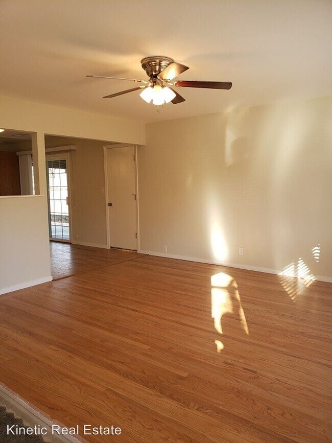 Building Photo - 3 br, 1.5 bath House - 3219 Wren Ave
