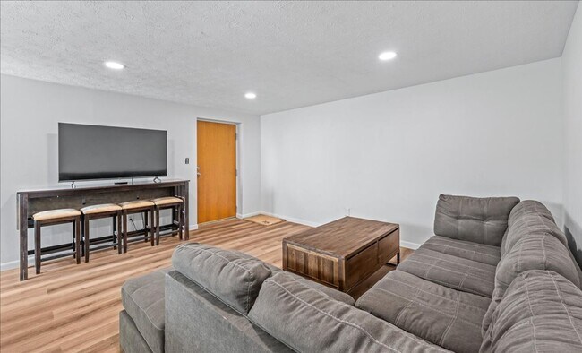 Foto del edificio - 120 S 38th Ave