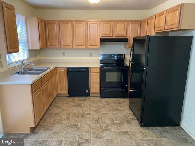 Building Photo - 2724 Meadow Dr