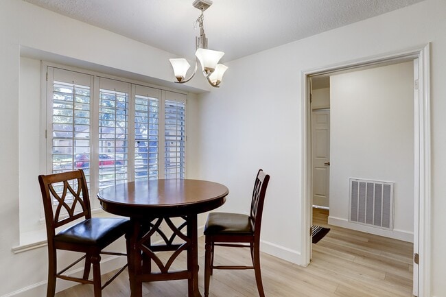 Building Photo - 6819 Yardley Dr