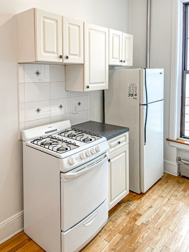 439 9th St - Kitchen - 439 9th St