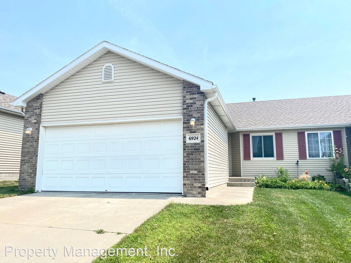 3 br, 3 bath House 6924 Whitewater Ln House Rental in Lincoln, NE