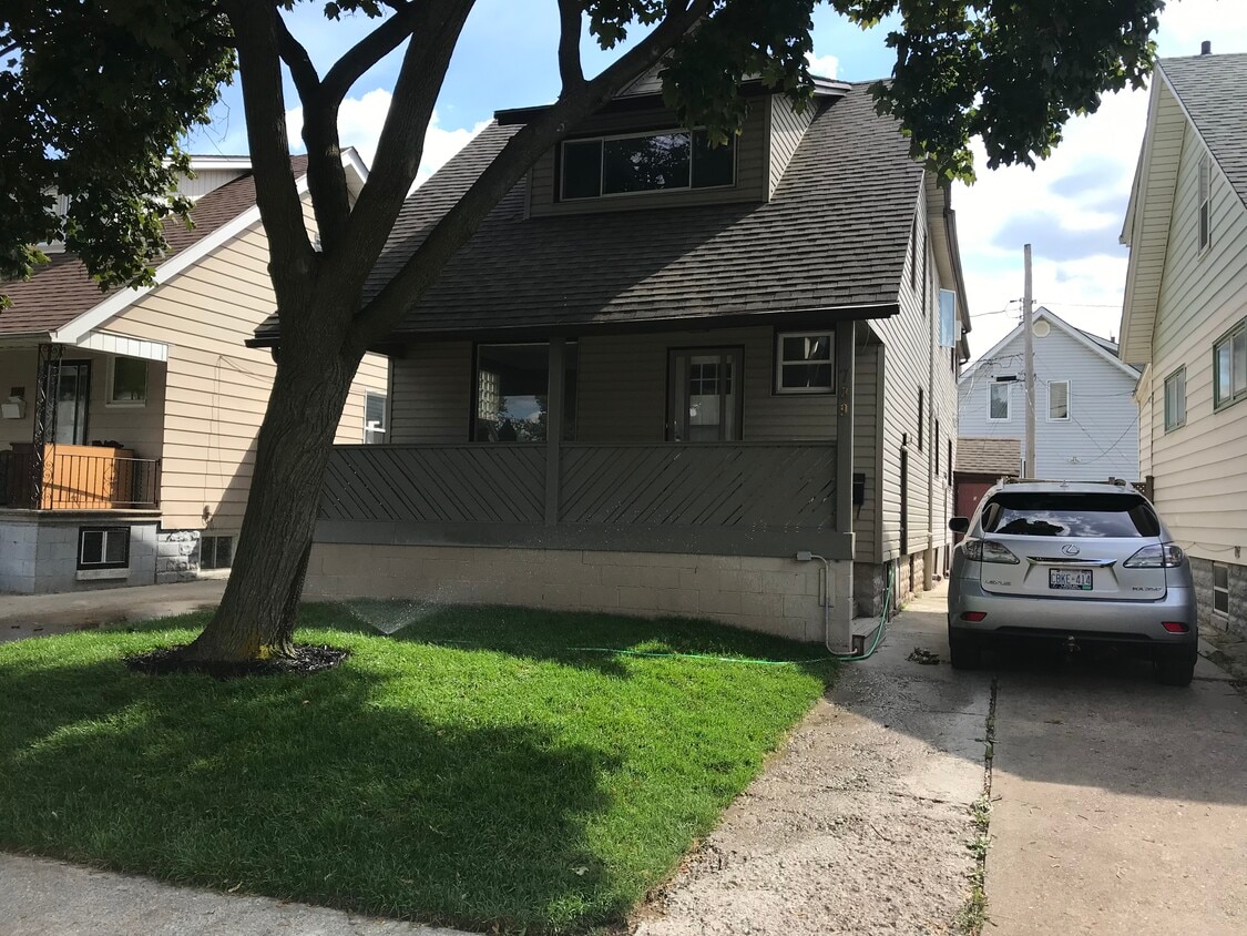 Primary Photo - 789 Elliott St E