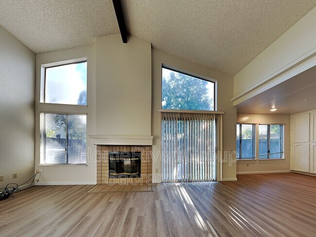 Building Photo - 3060 Mill Oak Way