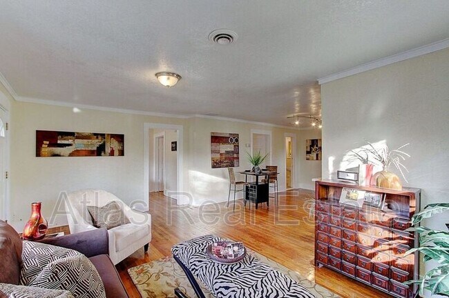 Foto del edificio - 6090 Pierce St