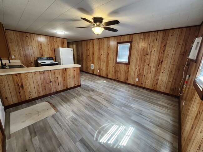 Building Photo - 2-112 Max Cloyd Ln