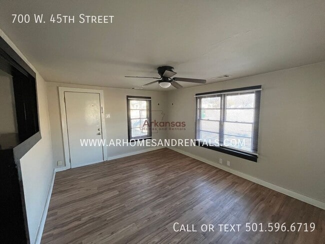 Foto del edificio - 700 W 45th St