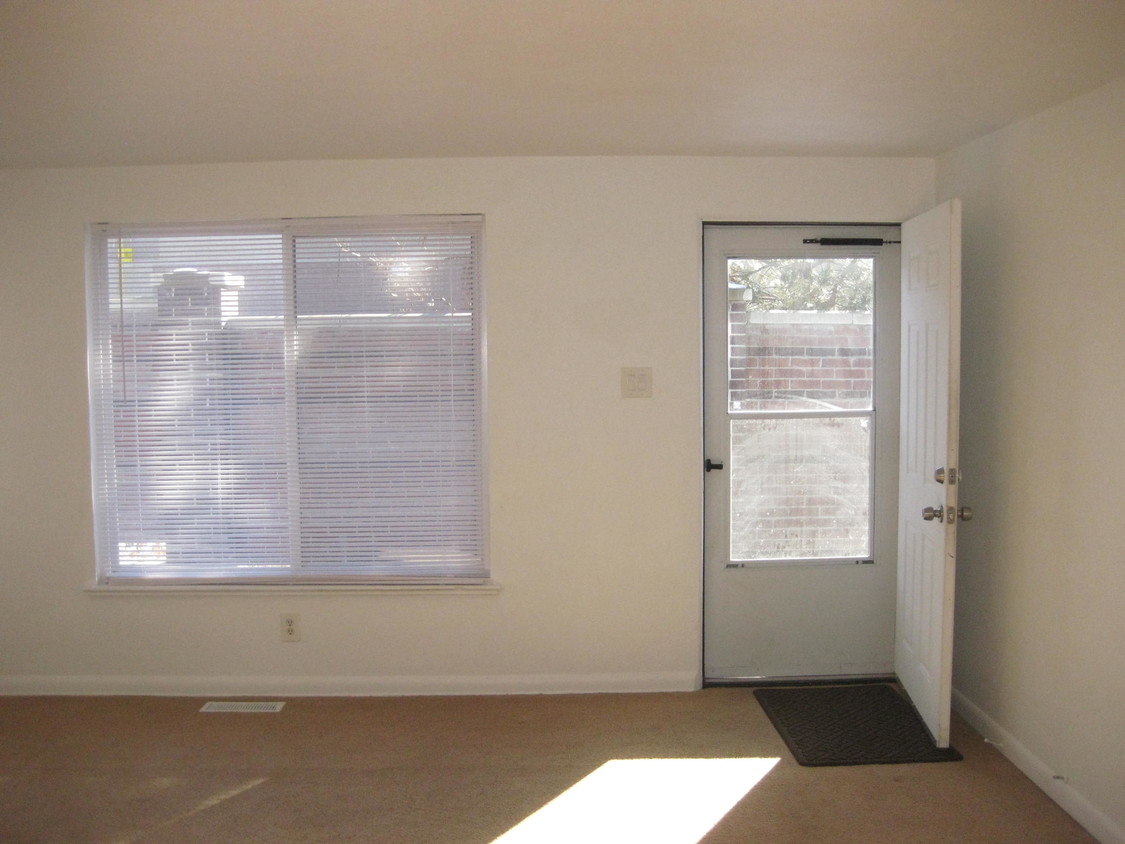 Primary Photo - 1655 Vance St
