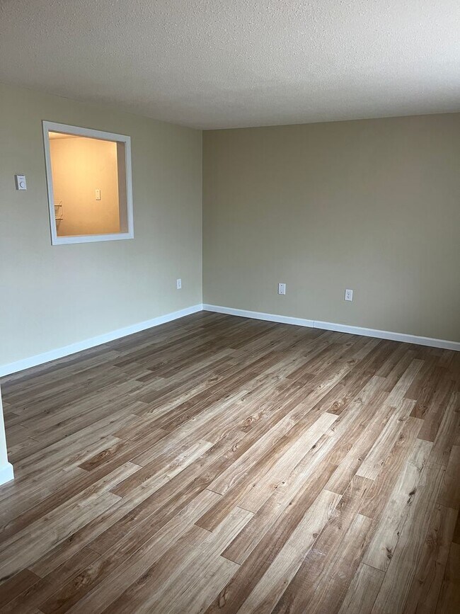 Foto del edificio - Bright & Sunny 2 Ba / 1 Ba Condominium