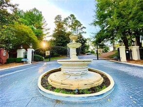 Building Photo - 3312 Pine Heights Dr NE