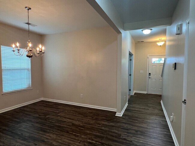 Foto del edificio - Bright-Sunny 4 Bedroom, 2.5 Bathroom Home ...