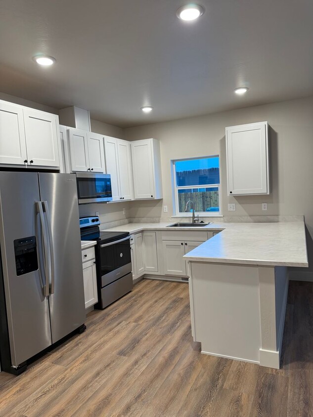 Foto principal - New 3 bed 2.5 bath condo in Manhattan, MT