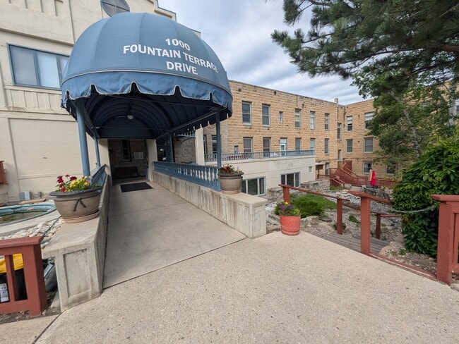 Building Photo - 1000 Fountain Terrace Dr