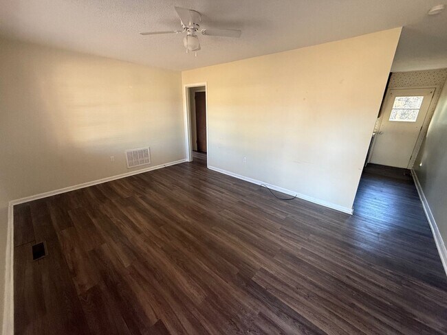 Foto del edificio - 607 Smith Ave