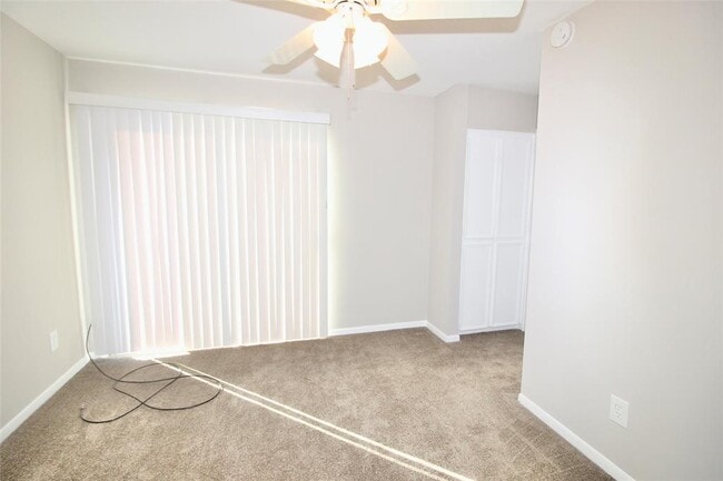 Building Photo - 2 River Creek Way
