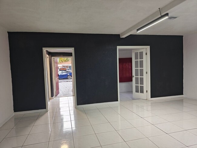 Foto del edificio - 76 NE 170th St