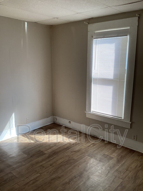 Building Photo - 207 Pleasant St