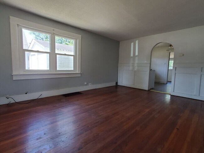 Foto del edificio - 2 Bedroom House in Clinton, IN
