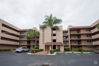 Building Photo - 1911 Sabal Palm Dr