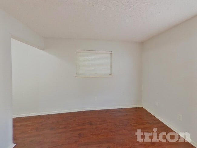 Foto del edificio - 1916 Tracey Cir