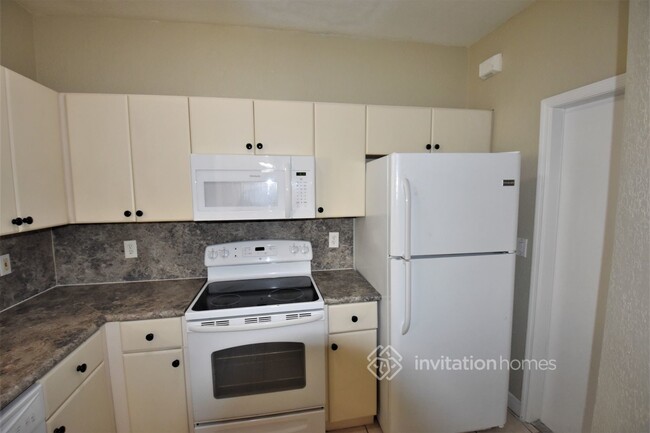 Building Photo - 3852 SW 171st Ave
