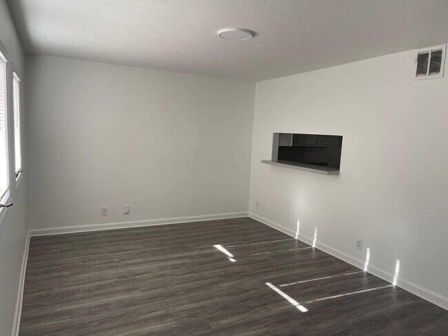 Foto del edificio - 4809 St Leo Pl