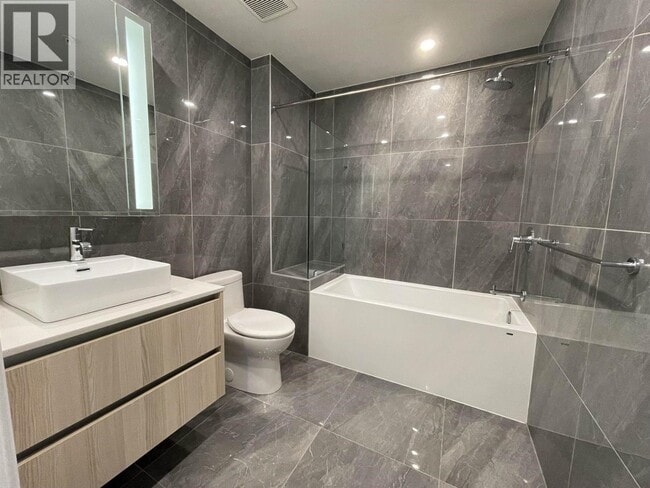 Building Photo - 5333 Goring St