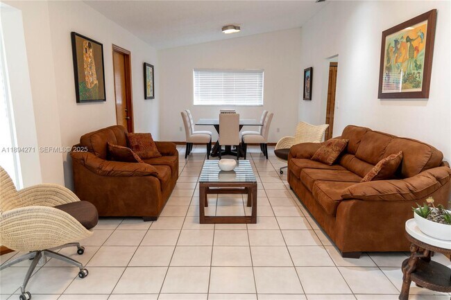 Foto del edificio - 8192 SW 90th Ave